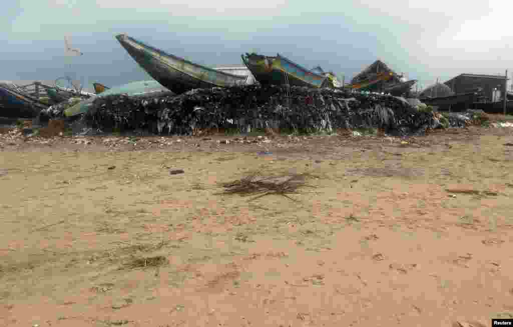 U.S. Secretary of State John Kerry addresses a news conference after a meeting in Vienna, Austria, Nov. 24, 2014. 