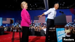 Hillary Clinton et Barack Obama, Charlotte, Caroline du Nord, le 5 juillet 2016. (REUTERS/Brian Snyder)