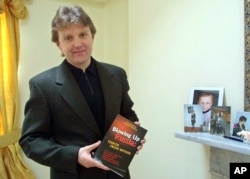 FILE - Alexander Litvinenko (2002 photo)