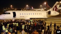 Turkish Prime Minister Recep Tayyip Erdogan, family members, officials welcome Murat Akpinar, Murat Agca, Istanbul, Oct. 19, 2013.