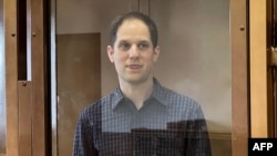 САД велат дека Русија неправедно го приведе новинарот на Вол Стрит Журнал, кој минатата година беше уапсен под обвинение за шпионирање.