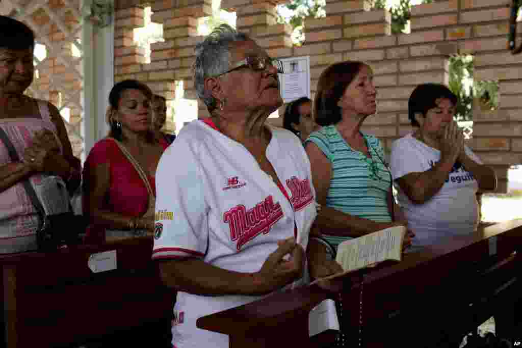 Supporters of Chavez pray for the ailing president at the military hospital's chapel in Caracas, March 5, 2013. 