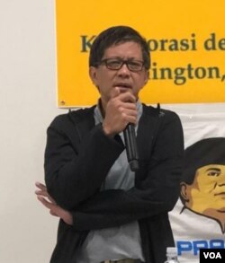 Rocky Gerung menjadi pembicara pada Sarasehan Akal Sehat di pinggiran Washington DC, 3 April 2019.