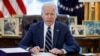 Presiden AS Joe Biden ketika mengesahkan anggaran "American Rescue Plan" sebesar $1,9 Triliun (foto: dok). 