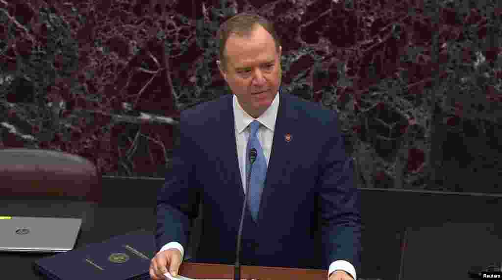 ​លោក Adam Schiff ប្រធាន​គណៈកម្មាធិការ​ស៊ើប​ការណ៍​សម្ងាត់​នៃ​រដ្ឋសភា​អាន​ផ្លូវ​ការ​​បទ​ចោទ​ប្រកាន់​ចំនួន​ពីរ​ចំណុច។