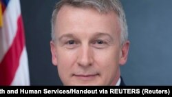 រូបឯកសារ៖ លោកវេជ្ជបណ្ឌិត Rick Bright មន្ត្រី​សុខាភិបាល​អាមេរិកប្រចាំ​ក្រសួង​សុខាភិបាល​អាមេរិក រដ្ឋធានីវ៉ាស៊ីនតោន ឆ្នាំ២០១៧។