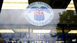 FILE: Kantor Administrasi Jaminan Sosial di Mount Prospect, Il., 12 Oktober 2022.(Nam Y. Huh/AP)