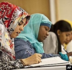 (From left to right) Linda Amrou and Amirah Al-Gaheem study at Zaytuna College in California.