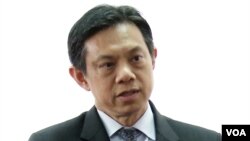 Zamenik pomoćnika državnog sekretara SAD Hojt Ji tokom intervjua za albanski servis Glasa Amerike, Priština, 25. oktobar 2017.