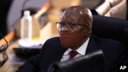 L'ancien président sud-africain Jacob Zuma à une audience pour sa demande de récusation du juge Raymond Zondo, dans le cadre de l'enquête de la commission de capture de l'État à Johannesburg, Afrique du Sud, lundi 16 novembre 2020.