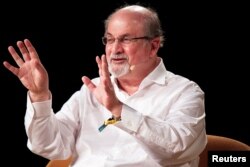 FILE: Penulis Salman Rushdie dalam Festival Heartland di Kvaerndrup, Denmark, 2 JUni 2018. (Carsten Bundgaard/Ritzau Scanpix/via REUTERS)