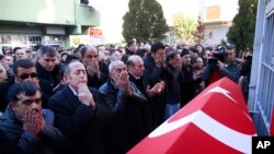 د ترکیې ولسمشر ویلي چې د ترهګرو پر ضد به جنګ روان ساتي