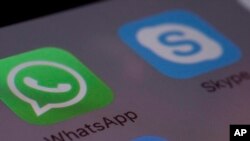 Logo Aplikasi WhatsApp dan Skype. (Foto:Ilustrasi)
