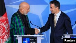 Afg'oniston prezidenti Hamid Karzay, NATO Bosh kotibi Anders Fog Rasmussen. Bryussel, 23-aprel, 2013-yil.