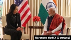 د هند وزیراعظم واشنګټن ډي سي ته له رسیدو سمدستي وروسته په واشنګټن ډي سي کې د امریکا د ملي استخباراتو له نوې مشرې تولسي ګېبرډ سره ولیدل.