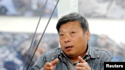 Chinese photographer Lu Guang attends the Pingyao International Photography Festival in Pingyao, Shanxi province, China, Sept. 20, 2014.