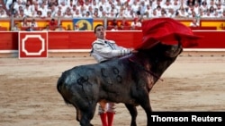 FILE - Spanish bullfighter Octavio Chacon performs a pass to a bull during the last bullfight of the San Fermin festival in Pamplona, Spain, July 14, 2019. 