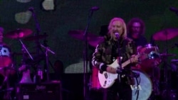 Guitarist Joe Walsh, Friends Stage VetsAid Concert
