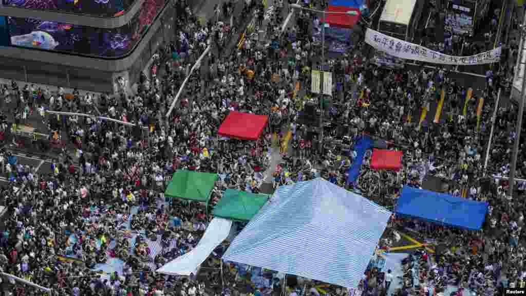 L&#39;épave de la voiture calcinée après l&#39;attaque terroriste, Somalie, le 9 mars 2016.
