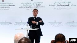 Presiden Prancis Emmanuel Macron menjadi tuan rumah konferensi internasional untuk Sudan di Paris, 15 April 2024.