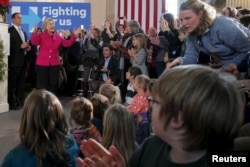 U.S. Democratic presidential candidate Hillary Clinton leads a town hall meeting at South Church in Portsmouth, N.H., Dec. 29, 2015.