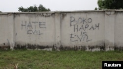 Des graffitis anti-djihadistes à Bama, dans l'État de Borno au Nigeria.