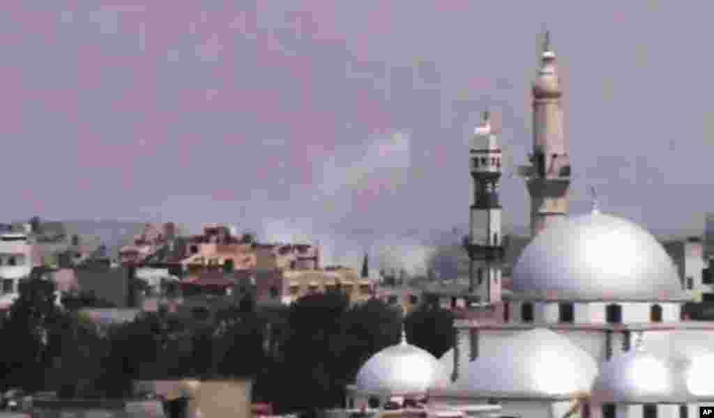 Дим над Гомсом. Знімок зроблений на основі відео оприлюдненого Shaam News Network.