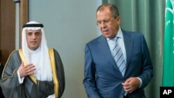 Rossiya Tashqi ishlar vaziri Sergey Lavrov (o'ngda) Saudiya Arabistoni Tashqi ishlar vaziri Adil al-Jubayr bilan, Moskva, 11-avgust, 2015-yil.