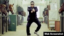 Rapper Psy dari Korea Selatan dalam video musik untuk lagunya yang populer "Gangnam Style". (Foto: Dok)