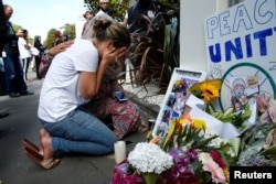 A woman reacts at a make shift memorial outside the Al-Noor mosque in Christchurch, New Zealand, March 23, 2019.