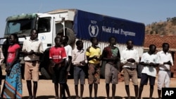 Pessoas à espera de ajuda do PAM
