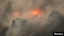 Una vista que muestra el fuego tras la propagación de incendios forestales en Viña del Mar, Chile, el 3 de febrero de 2024.