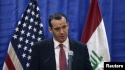 Utusan Khusus AS Brett McGurk dalam konferensi pers di Kedutaan Besar AS di Baghdad, Irak, 5 Maret 2016.