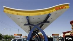 Pemerintah mengkaji berbagai persoalan yang muncul terkait penyaluran BBM bersubsidi kepada masyarakat kurang mampu (foto: dok.).