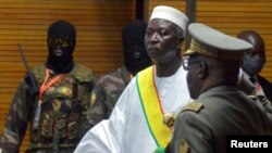 Le nouveau président par intérim de Mali Bah Ndaw a prêté serment lors de la cérémonie d'inauguration à Bamako, au Mali, le 25 septembre 2020.