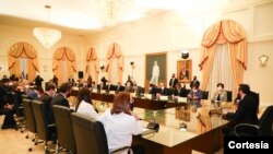 El presidente de El Salvador, Nayib Bukele, se reúne con el cuerpo diplomático en el país el lunes 3 de mayo de 2021. Foto cortesía de la Casa Presidencial salvadoreña.