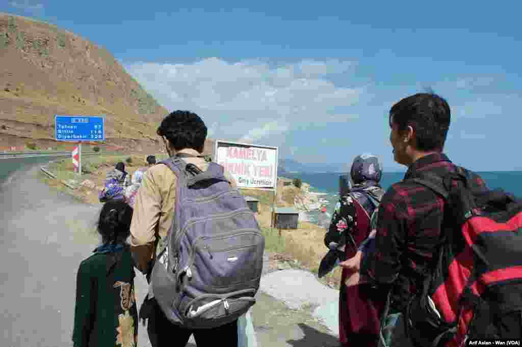 Karwanê Penaberên Afganistanî li Wanê