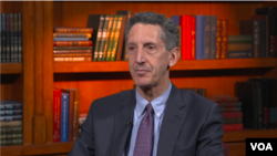 Edvard Džozef, predavač na Institutu za međunarodnu politiku Univerziteta Džons Hopkins u Vašingtonu