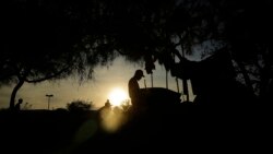 Miles de migrantes centroamericanos esperan en la frontera entre México y Estados Unidos para poder solicitar asilo.