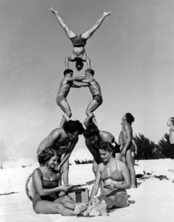 Circus acrobats perform in Florida 1953. (AP Photo)