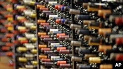 แฟ้มภาพ - ไวน์ในร้านเหล้า ในนครซอลต์เลกซิตี้ ที่ถ่ายเมื่อ 16 มิ.ย. 2016