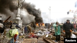 Protesters, Police Clash in Kyiv
