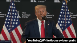 2025年8月13日,星期三，唐纳德·特朗普总统在华盛顿肯尼迪中心发表讲话。