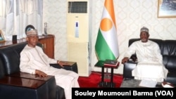 Ministan harkokin wajen Nijar Bakary Yaou Sangare da Jakadan Najeriya a Nijar Mohammed Sanu Usman