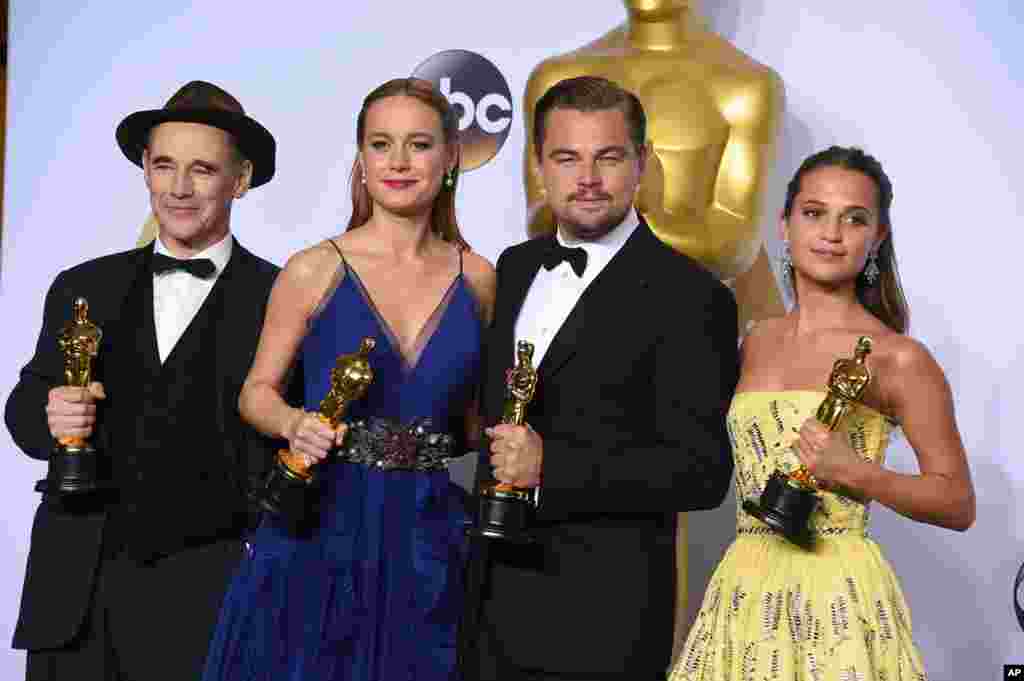 Mark Rylance, winner of the award for best actor in a supporting role for “Bridge of Spies," from left, Brie Larson, winner of the award for best actress in a leading role for “Room”, Leonardo DiCaprio, winner of the award for best actor in a leading rol
