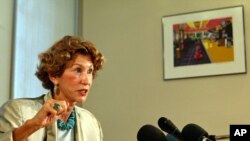 Vicki Huddleston during a news conference in Havana, September 6, 2002.