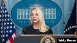 پم باندی، دادستان کل آمریکا - آرشیو