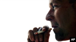 A Swedish study has found that Y chromosomes more often disappear from blood cells of smokers than those of men who have never smoked or who have quit.