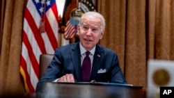 Presiden Joe Biden memimpin pertemuan di Gedung Putih (foto: dok). 