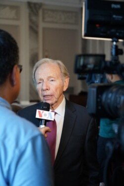 جو لیبرمن، سناتور پیشین و رئیس گروه اتحاد علیه ایران هسته‌ای